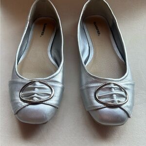 Classified Metallic Silver Round-Toe Ballet Flats with Decorative Buckle
